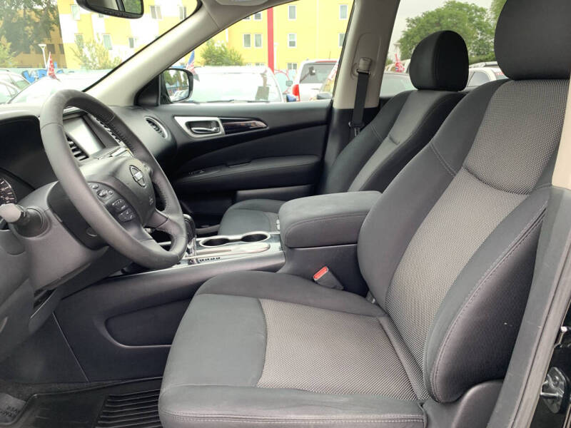 2017 Nissan Pathfinder SV