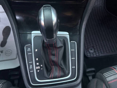 2017 Volkswagen Golf GTI S