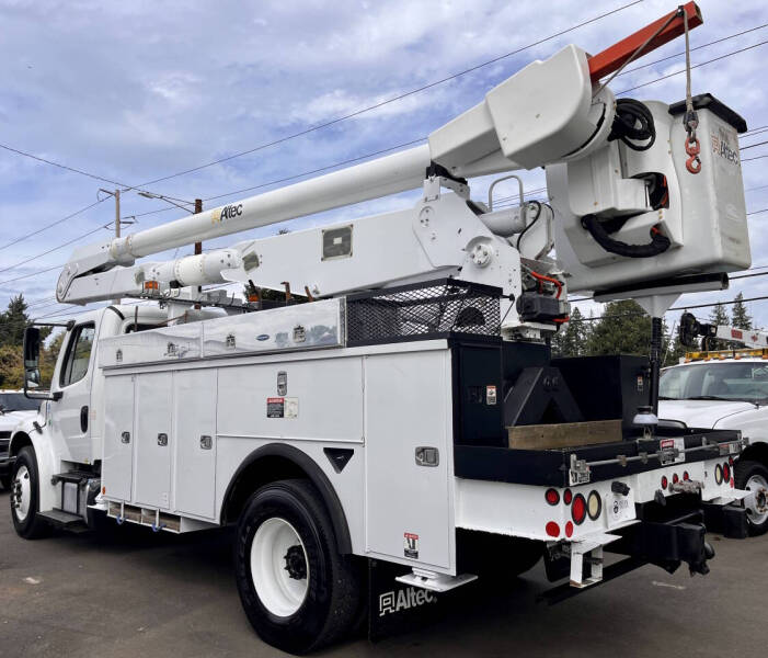 2013 Freightliner M2 106