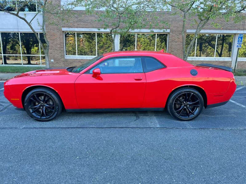 2016 Dodge Challenger SXT Plus