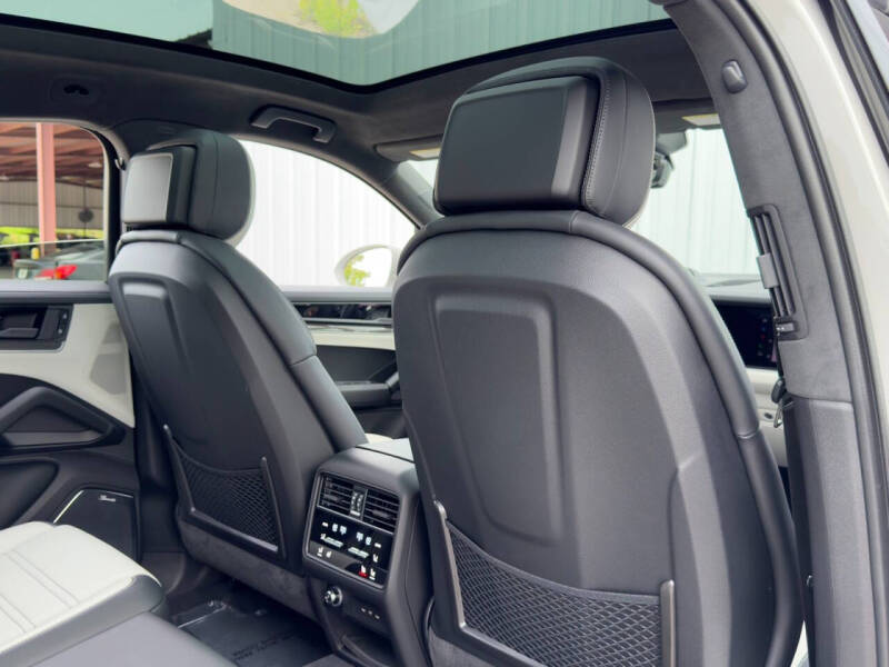 2024 Porsche Cayenne Turbo E-Hybrid Coupe