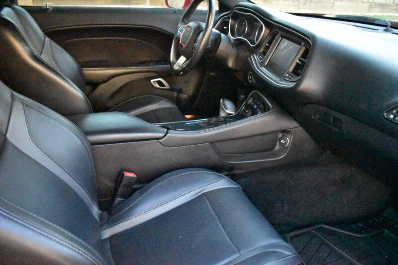 2016 Dodge Challenger SXT Plus