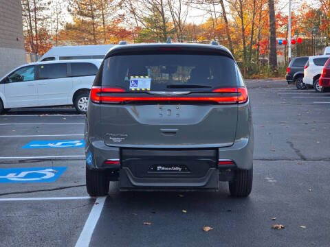 2022 Chrysler Pacifica Touring L