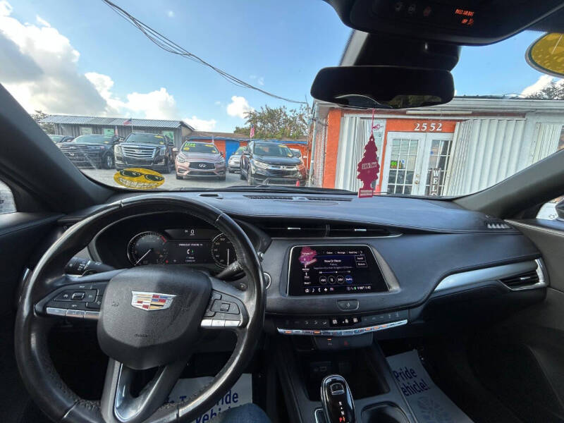 2020 Cadillac XT4 Premium Luxury