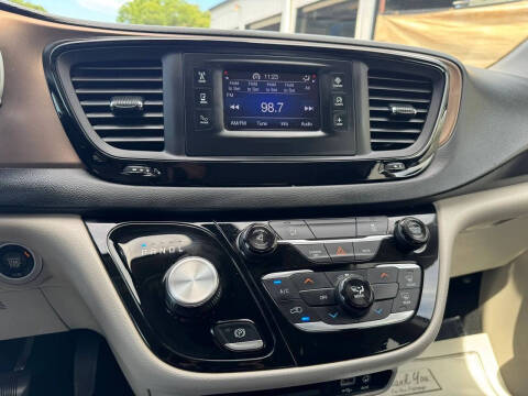 2017 Chrysler Pacifica LX