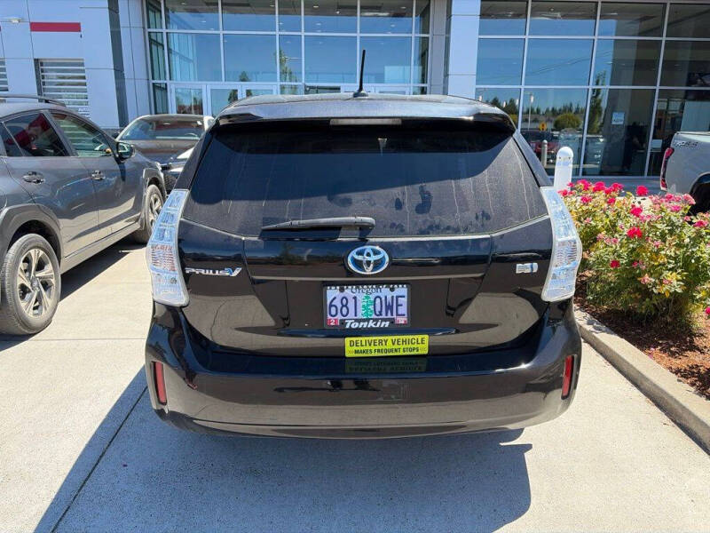 2013 Toyota Prius v Two