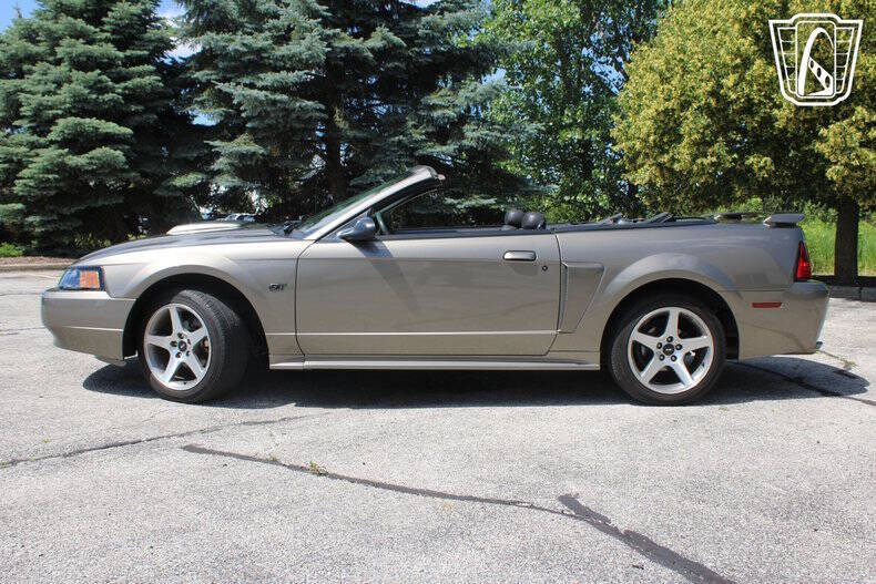 2002 Ford Mustang GT Deluxe