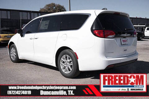 2025 Chrysler Voyager LX