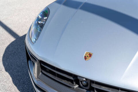 2025 Porsche Macan T