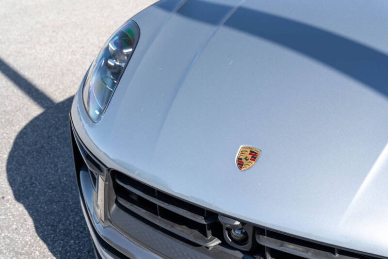 2025 Porsche Macan T