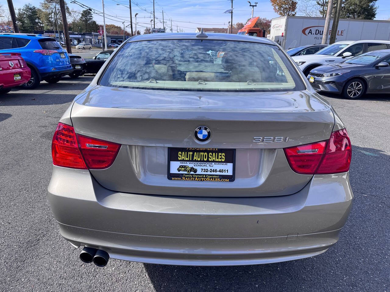 2011 BMW 3 Series 34