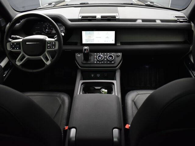 2023 Land Rover Defender 90 SE