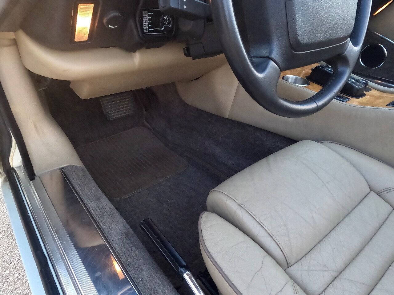 1991 Jaguar XJ-Series 36