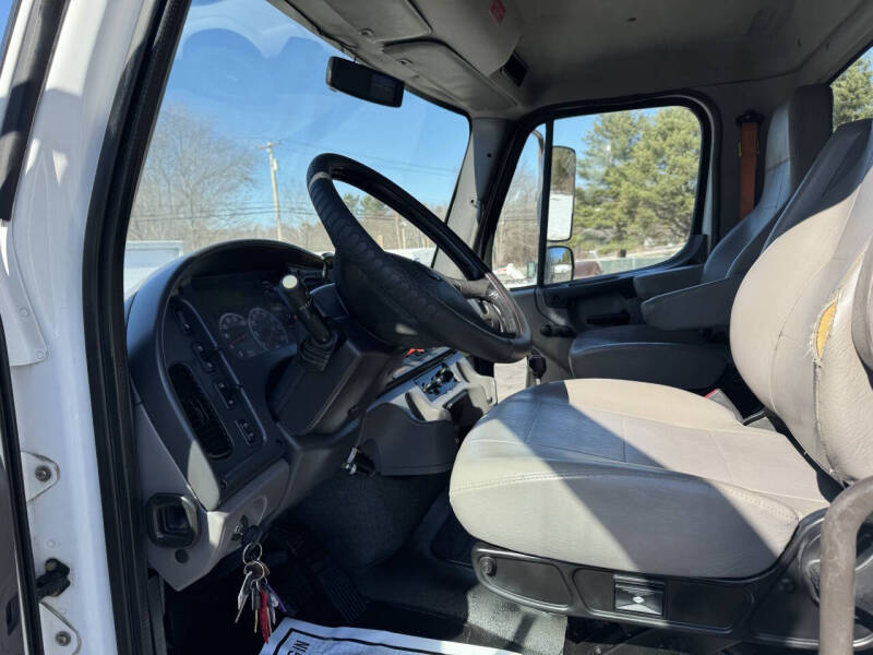 2016 Freightliner 114 SD