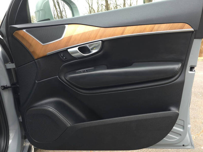 2024 Volvo XC90 Recharge T8 Plus Bright Theme 6P