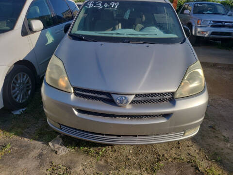 2004 Toyota Sienna for sale at UGWONALI MOTORS in Dallas TX