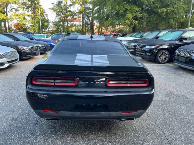 2016 Dodge Challenger R/T photo 8