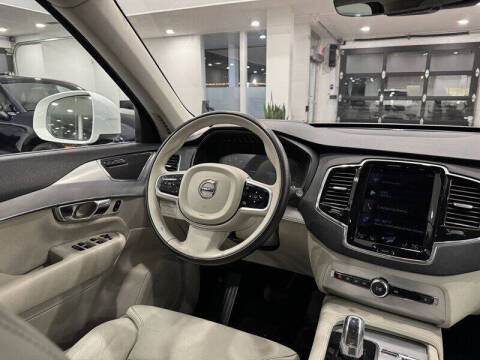 2016 Volvo XC90 T8 eAWD Momentum