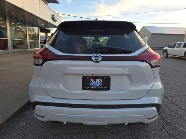 2023 Nissan Kicks SR