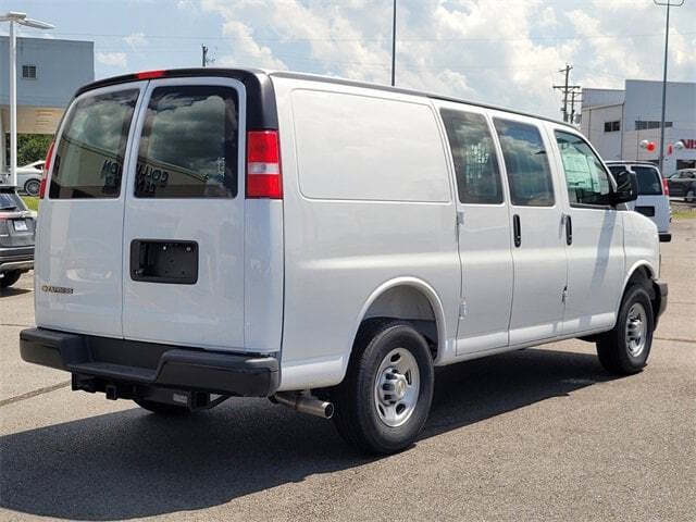 2025 Chevrolet Express 2500