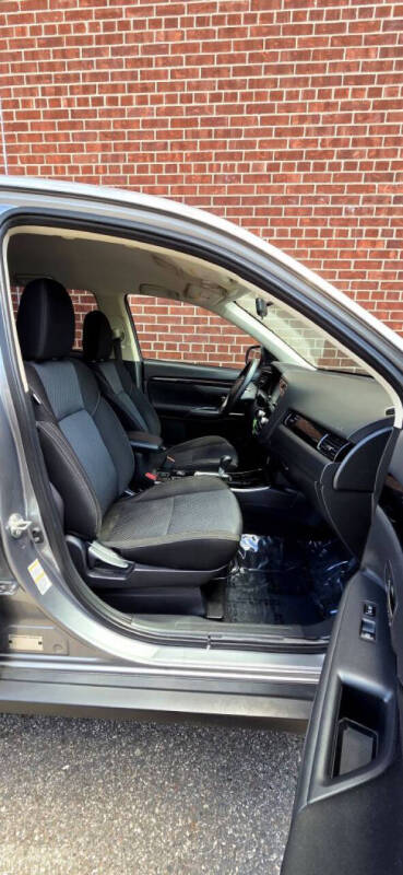 2020 Mitsubishi Outlander SE