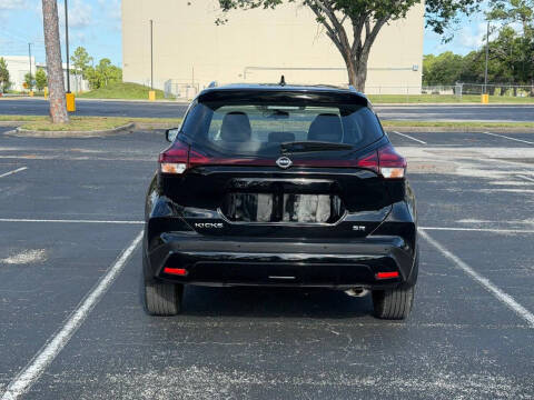 2023 Nissan Kicks SR