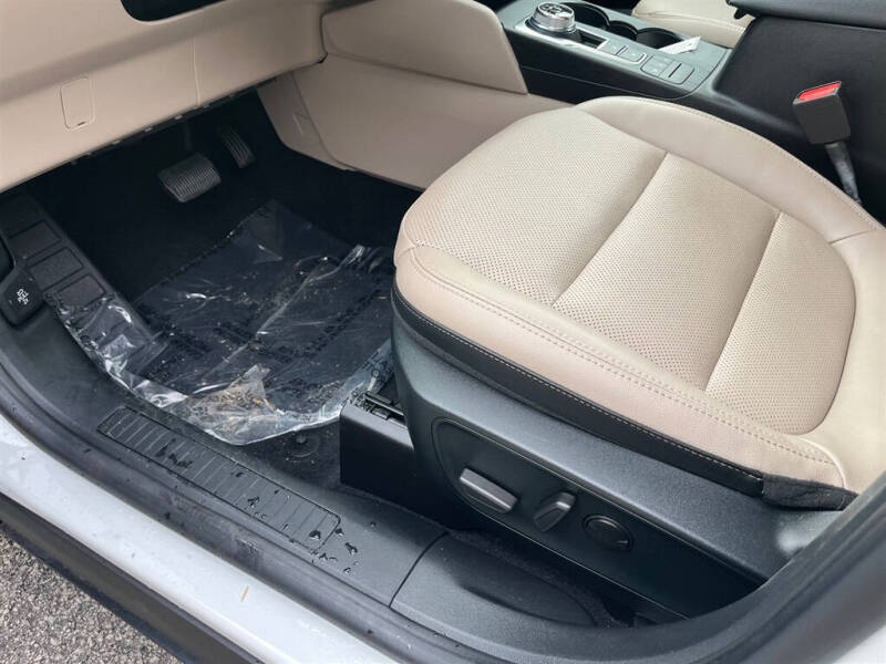 2022 Ford Escape Plug-In Hybrid Titanium