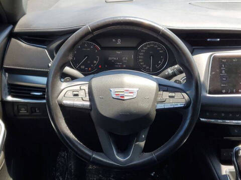 2022 Cadillac XT4 Premium Luxury