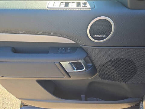 2026 Land Rover Discovery P300 Dynamic SE