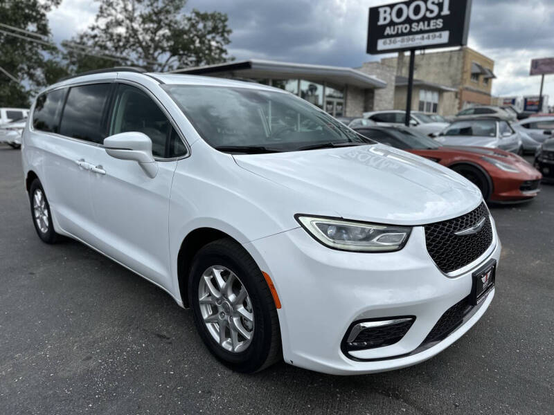 2022 Chrysler Pacifica Touring L's photo