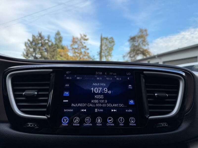 2017 Chrysler Pacifica Touring-L