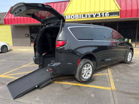 2024 Chrysler Pacifica Touring