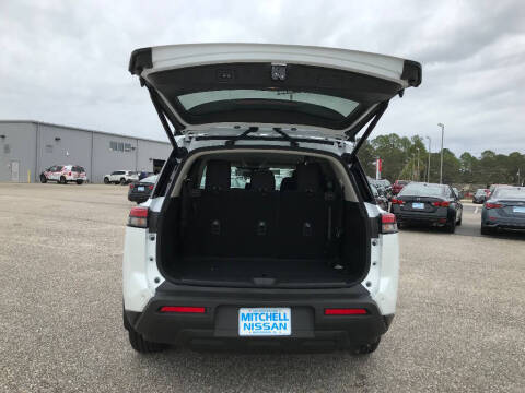 2025 Nissan Pathfinder SV