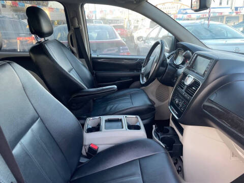 2016 Chrysler Town and Country Touring