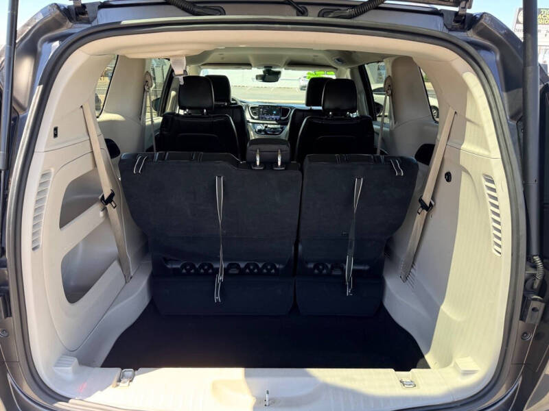2022 Chrysler Pacifica Touring L