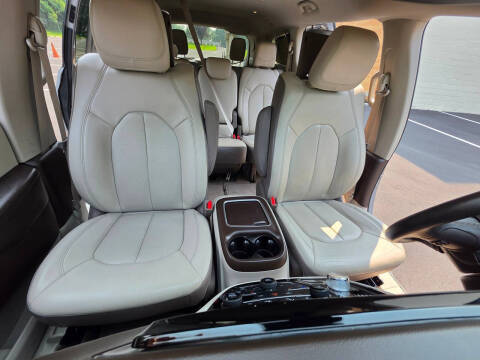 2017 Chrysler Pacifica Touring-L Plus