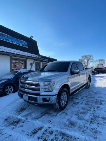 2015 Ford F-150 for sale at VELAZQUEZ AUTO SALES in Aurora IL