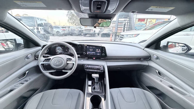 2022 Hyundai Elantra SEL