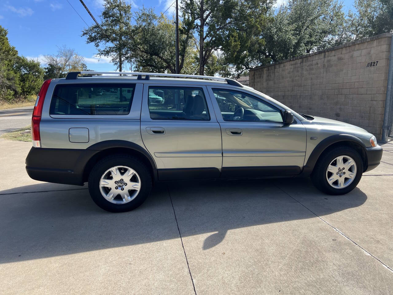 Used Car 2006 Volvo Xc70  Base Awd 4dr Wagon For Sale Under $10,000 In Austin, Texas