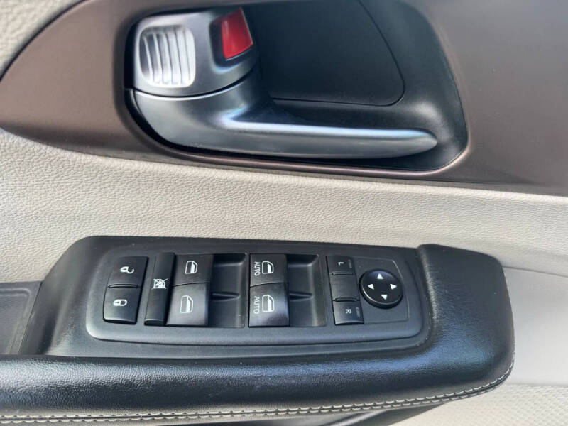 2020 Chrysler Voyager LXi