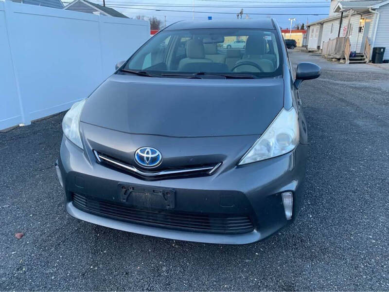 2013 Toyota Prius v Three
