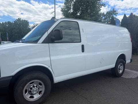 2022 Chevrolet Express 2500