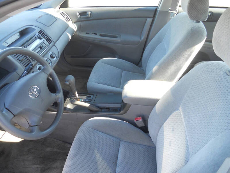 2003 Toyota Camry LE photo 14