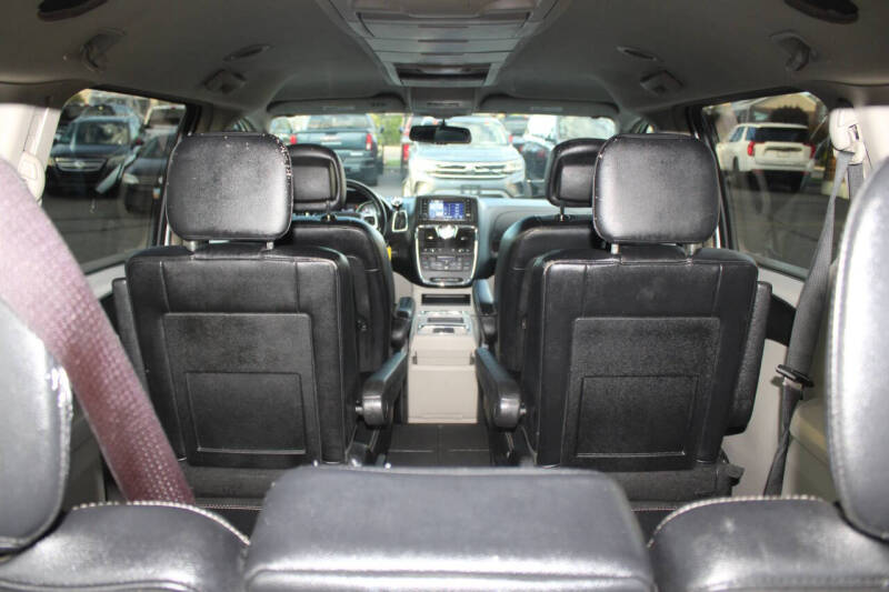 2012 Chrysler Town and Country Touring