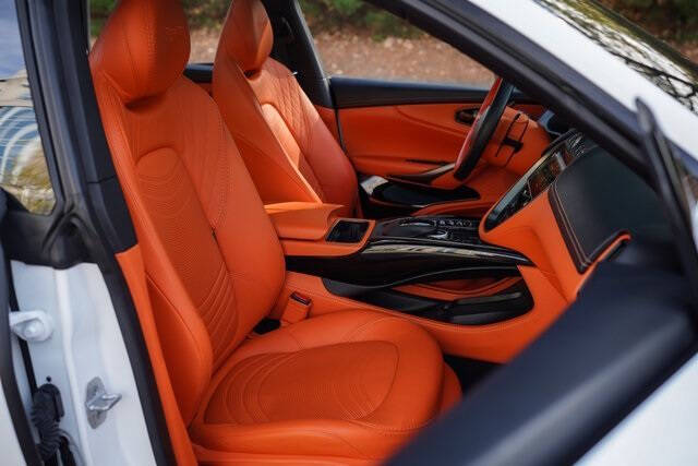 2022 Aston Martin DBX