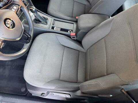 2017 Volkswagen e-Golf SE