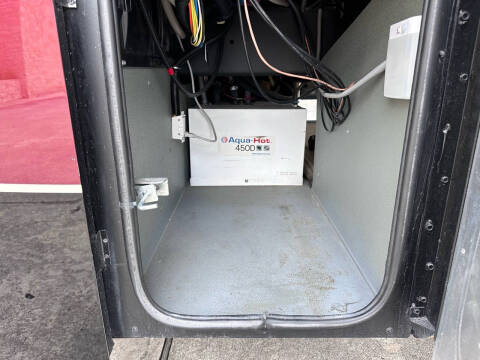 2019 Tiffin Phaeton 40qkh BUNK BEDS, King Bed