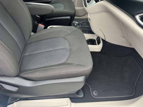 2024 Chrysler Voyager LX