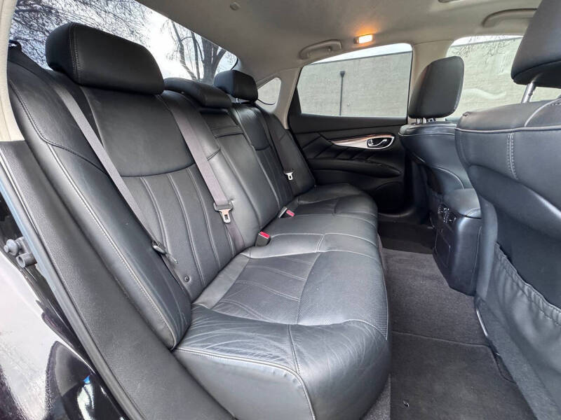 2015 Infiniti Q70 Hybrid