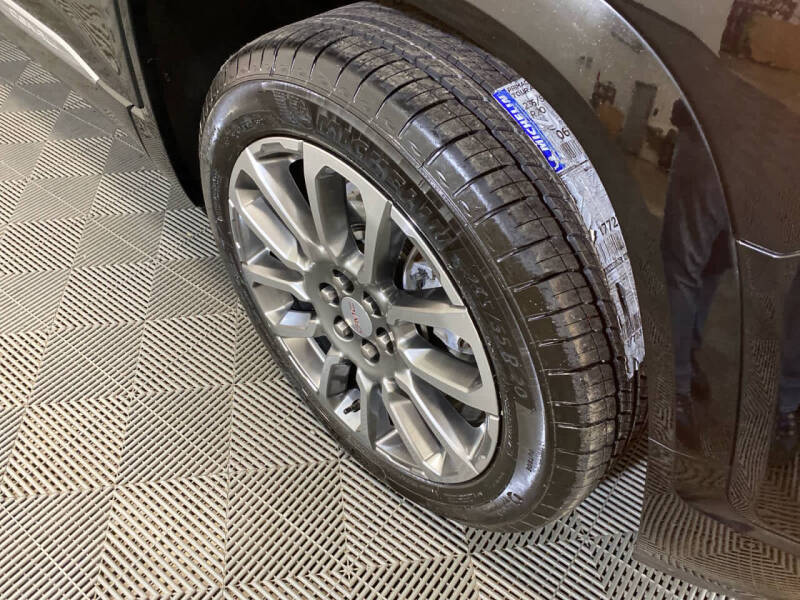 2022 GMC Acadia Denali